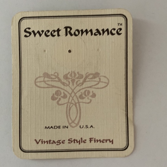 SWEET ROMANCE bronze tone pin,  Celtic lady w/ dangling heart charms. - Picture 8 of 8